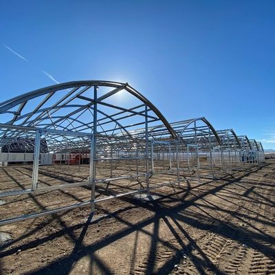 Solicitud personalizada Invernadero de película de túnel de plástico de múltiples tramos para la producción